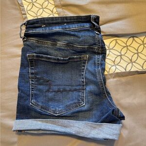 Women’s American Eagle Midi Jean Shorts Size 6